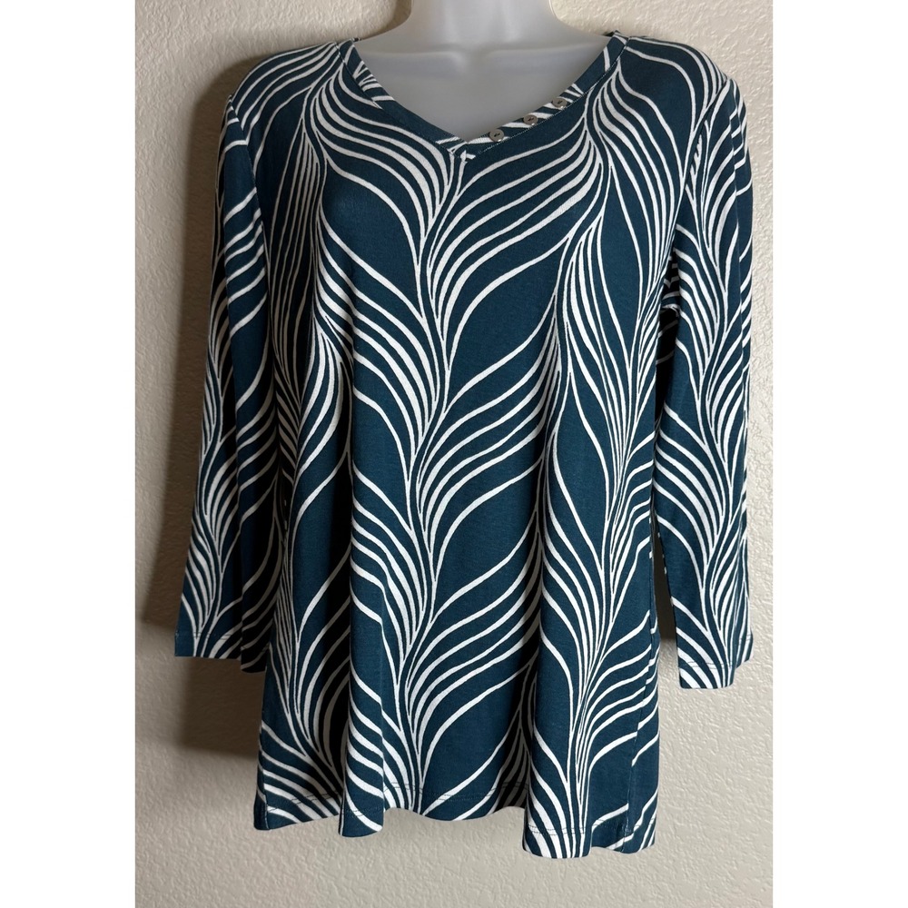 Chicos 1 US Medium Top Teal White Abstract Wave Leaf 3/4 Sleeve V Neck Cotton